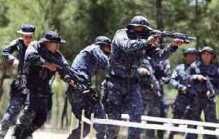 Escenario en materia de Defensa y Seguridad Los 2 aspectos principales que preocupan a las FFAAde Honduras en cuanto a defensa han sido el tráfico de drogas, junto con el accionar del crimen