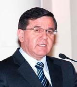 DOCENTES DR. RICARDO SALAZAR CHÁVEZ Abogado graduado en la Pontificia Universidad Católica del Perú.