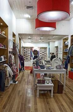 En Colombia se abrió 1 tienda: Una tienda Hush Puppies con 36 m2, ubicada en el mall Andino de la ciudad de Bogotá.