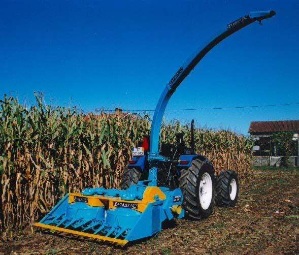 AGROVIL Picadora de maíz multilíneas AMG 300 L Esta picadora de maíz multilínea permite independizar la dirección de avance con respecto a la orientación de las líneas de siembra.