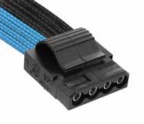 Dependiendo del cable, conecte hasta cuatro organizadores de cables a una distancia aproximada de 10 a 15 centímetros en el manojo de cables del correspondiente conector.