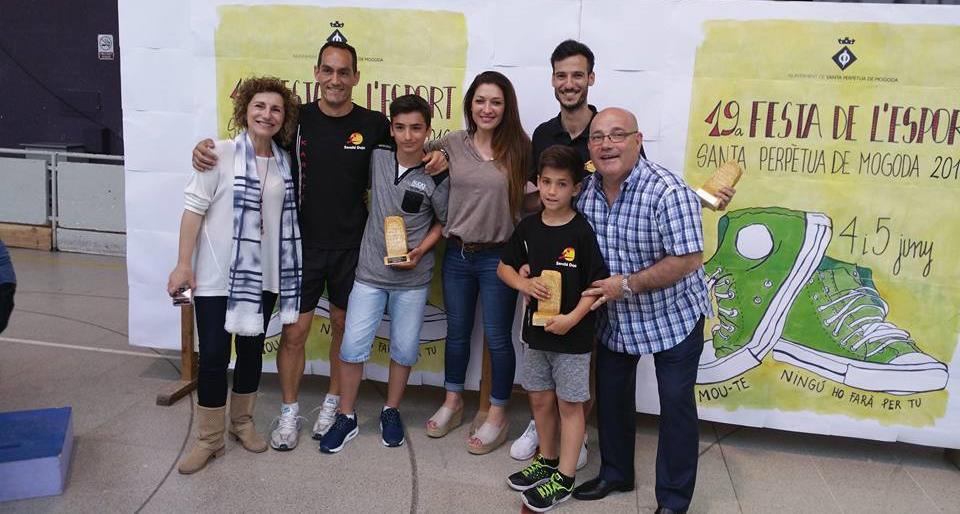 Al final de la jornada la Alcaldesa de Santa Perpetua hizo la entrega anual de premios a los deportistas más destacados del año, recayendo en nuestro DOJO los siguientes Víctor Rodríguez como Mejor