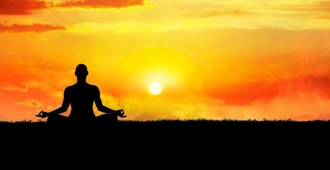 CONFERENCIA DE LA SEMANA La Importancia de la Meditación Por: V.M. SAMAEL AUN WEOR s necesario saber meditar, comprender lo que Ees la meditación. El objeto de la meditación es muy simple.