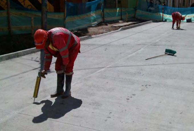 En el caso de las intersecciones se vio la necesidad de realizar la construcción de una viga de confinamiento transversal de 30 x 30 cm en la unión del concreto existente y la placa de pavimento