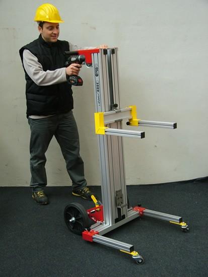También, con esta herramienta, puede bajar una carga (de hasta 100 kgs.