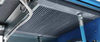 Los filtros de aspiración encapsulados de dos micras garantizan la entrada únicamente de aire limpio en el compresor.