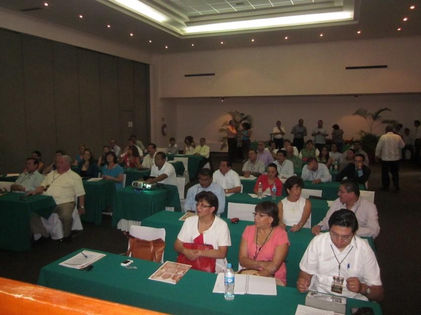 quienes mostraron interés en conocer las experiencias de la institución centroamericana. La siguiente conferencia estuvo a cargo de la Mtra.