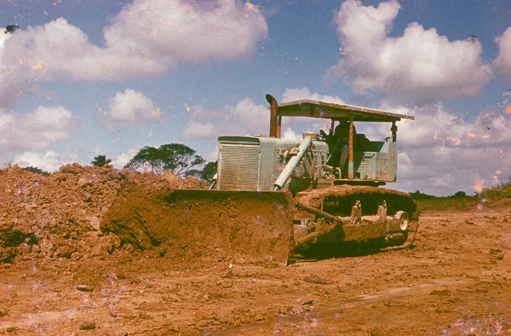 Las necesidades de las grandes obras,de las explotaciones mineras y de las labores de restitución del terreno obligan a la realización de grandes MOVIMIENTO DE TIERRAS.