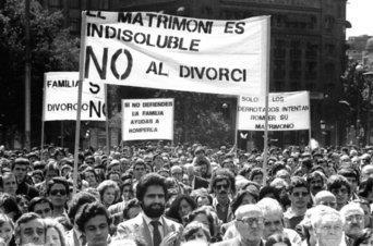 la LEY DEL DIVORCIO, sacada por el socialdemócrata Fernández Ordóñez, provocó la