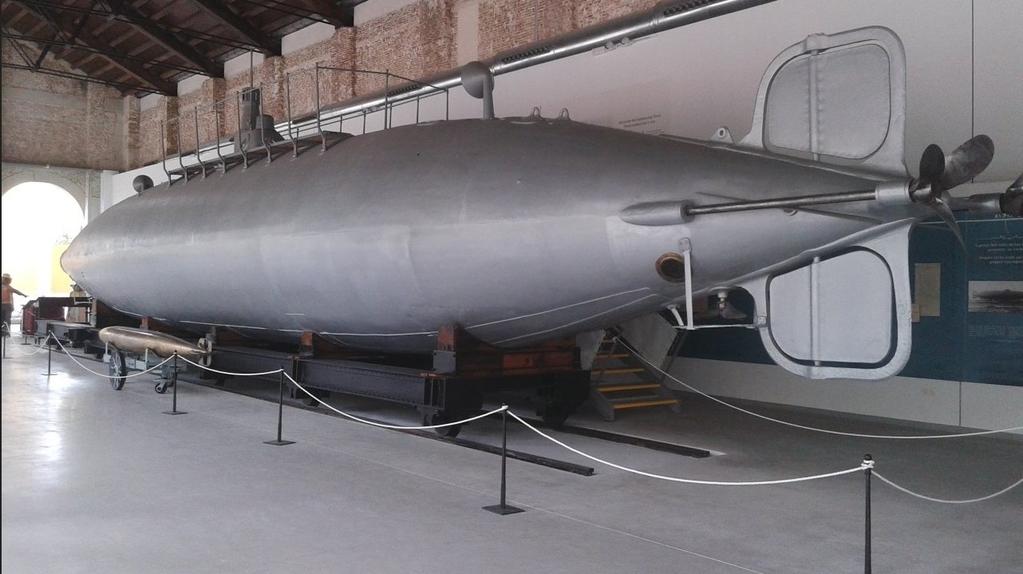 últimos estados en incorporar submarinos a su flota de guerra, ya bien entrado el siglo XX.
