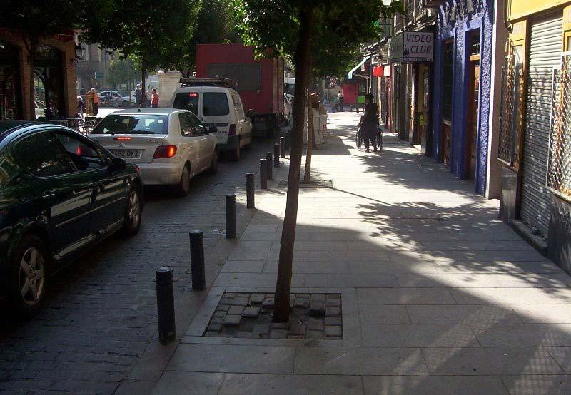 2,25 m Franja arbolada, sólo en calle Cuchilleros. Nº CARRILES Y ANCHO 1 (3,25 m) 4 m Franja arbolada.