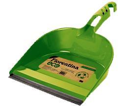 El borde de goma copia perfectamente las irregularidades del piso y facilita la recolección de todo el polvo.