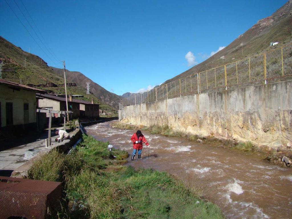 E-2A: Río Rímac, 150 m aguas abajo de vertimiento de Empresa Minera Los Quenuales. www.