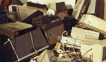 Residuos electrónicos y eléctricos: este tipo de residuos suele ser retirado por los servicios municipales de recogida de muebles y voluminosos.