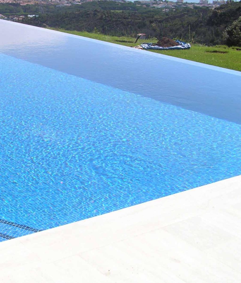 Piscines Sant Feliu és una empresa constructora de piscines de formigó projectat, el denominat comercialment com Gunite.