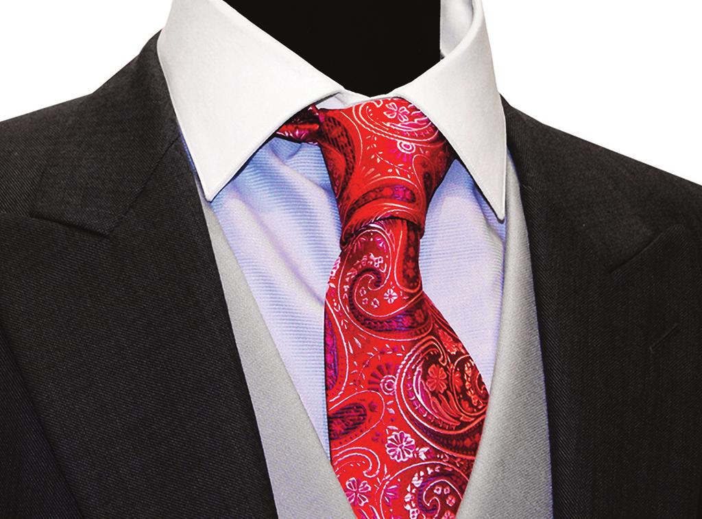 Preparación: Sube el cuello de tu camisa, cierra el último botón y ponte la corbata en el cuello de tal manera que cuelgue la parte