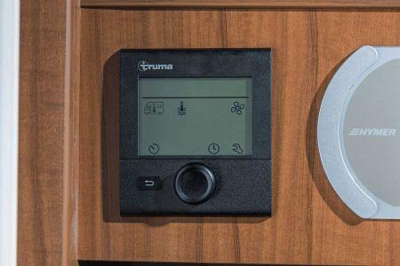 Con la unidad de mando digital Truma-CP-plus se pueden regular de modo centralizado tanto la calefacción TrumaCombi como también los sistemas de climatización con función Boost para suministrar