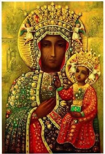 La Virgen es morenita, morena y bella, dice el Cantar de los Cantares 1:5. Tiene dos cicatrices en la cara, hechas por un hereje husita en 1430, y otra en el cuello hecha por una flecha tártara.