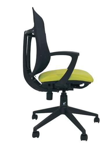 Una silla diseñada y creada con una capacidad de adaptación camaleónica para cualquier ámbito laboral o colectivo.