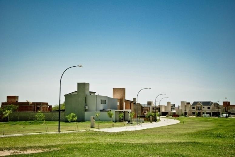 Categorización: Urbanización con vigilancia Ubicación: Zona Suroeste de la ciudad de Córdoba Parada 4 Manantiales Año de inicio: 2006 Superficie