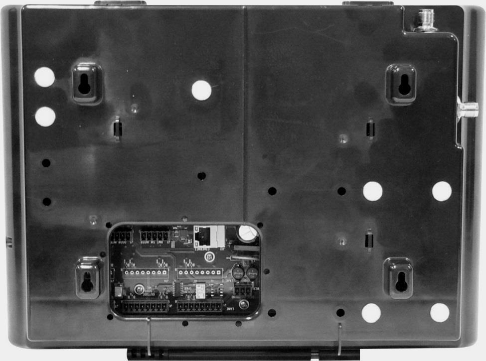 2.1.2 Paneles laterales y trasero Pestillos del gabinete Conectores de la antena Interruptor de reinicio (desactivado) Orificios para tornillos para montaje en la pared Figura 3.