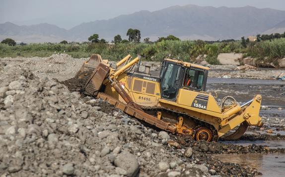 Estado en acción Damnificados por lluvias Lima provincia: Continúa limpieza de cauce del Río Chancay para evitar desbordes La Dirección Regional de Agricultura del Gobierno Regional de Lima avanza en