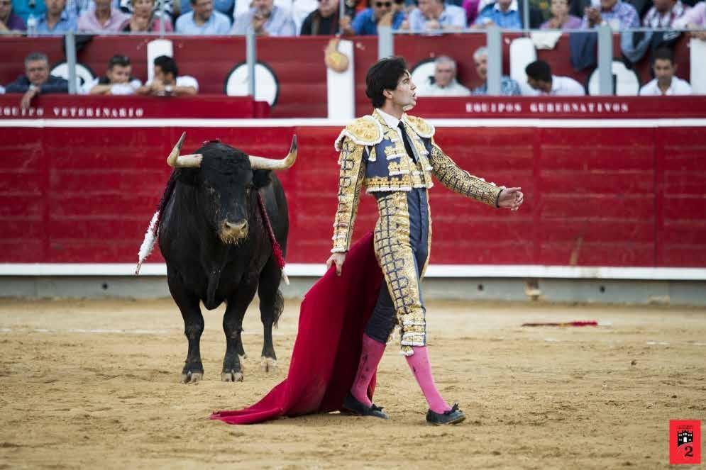 crónica Ginés Marín y su buen gusto pasearon una oreja del tercero de la tarde, un toro al que le planteó una lidia y una faena cuasi perfecta en estructura.
