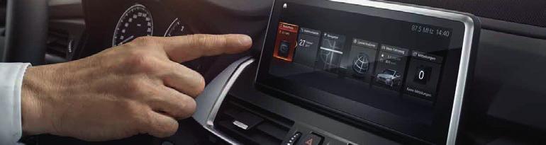 La mejor tecnoloía al alcance de tu mano. Todo para el conductor. Retrovisor interior con ajuste automático anti-deslumbramiento. Control de distancia en aparcamiento (PDC) delantero y trasero.