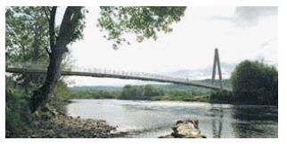 109 Pasarela sobre el río Tay en Aberfeldy (Escocia - 1993) Esta pasarela, situada en un campo de Golf en Escocia, cruza el cauce del río Tay, tiene una longitud de 113m, una distancia entre pilas de