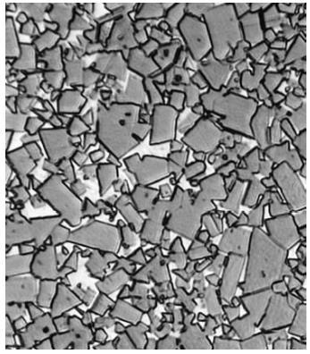 48 embebidos en una matriz metálica de cobalto o níquel. Estos compuestos encuentran gran aplicación como herramientas de corte para aceros endurecidos.