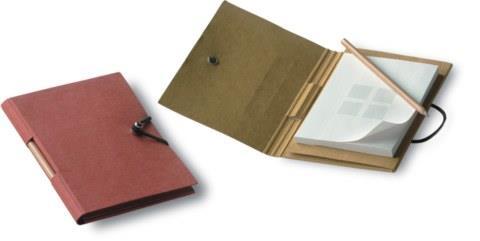 CUADERNO GOMA ECR-2344501 Cuaderno en papel reciclado, con bloc de 120 hojas rayadas, compartimento interior,