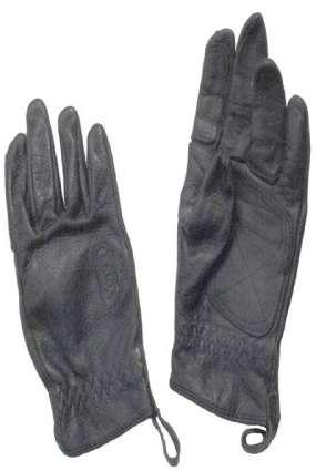 68 ARTÍCULO 65.- Los guantes de carnaza se fabrican en carnaza negra en modelo único, con una cinta elástica en el puño para su ajuste (ver. Fig. 124). Fig. 124 Guantes de carnaza ARTÍCULO 66.