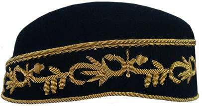 - El tocado femenino de gala para generales es empleado por el personal de generales con los uniformes de gala y se fabrica en tela lana/nylon negra.