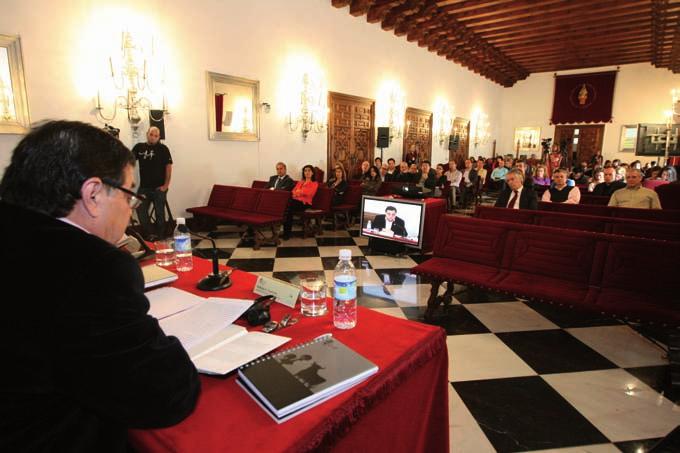 Perfecto E. Cuadrado en la conferência inaugural sobre la figura de Ángel Campos Pámpano.