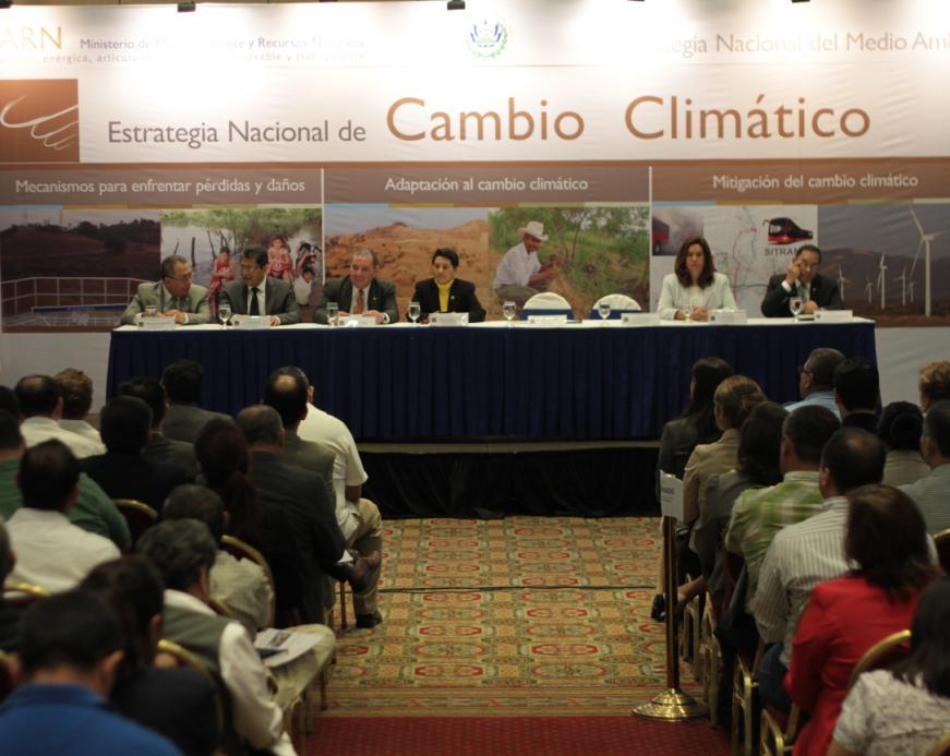 Educación Ambiental en cumplimiento de la Estrategia Nacional de Cambio Climático Dentro de la ENCC, se identifican como temas centrales para su desarrollo; la sensibilización, la Educación y