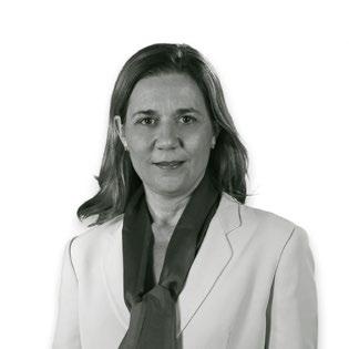 MARÍA ROTONDO URCOLA Licenciada y Master en Ciencias Económicas y Empresariales por la Universidad Complutense de Madrid.