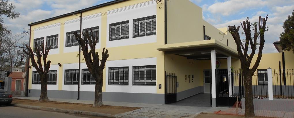 Fotografía del frente de la Escuela primaria Nº 4 Benigno Teijeiro Martínez.
