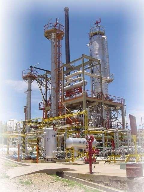 Refinerías y Unidades de Procesos (DRU) La regulación de refinerías del país, toma en cuenta la siguiente normativa: D.S.