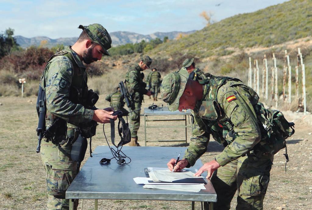 Las comunicaciones son parte fundamental del programa de formación general militar.