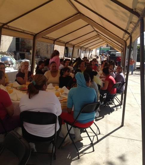 Lago el desayuno a 100 Mujeres de las distintas