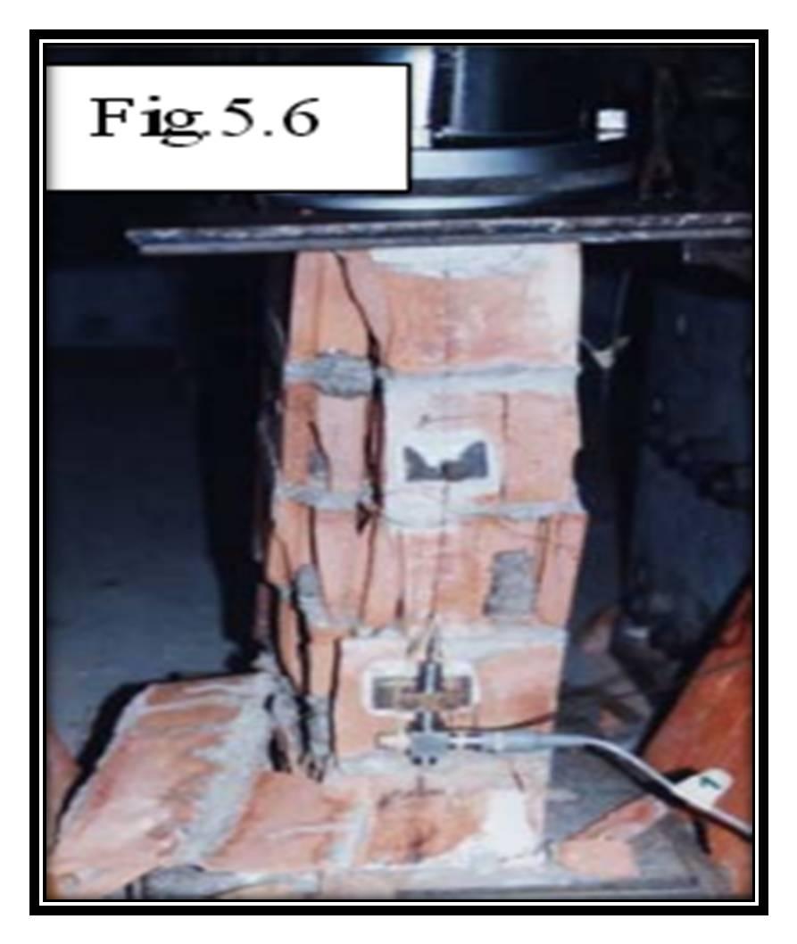 FIG. N 34 DESCRIPCIÓN: Trituración de ladrillos huecos. FUENTE: (ÁNGEL SAN BARTOLOMÉ, Febrero de 2011) FIG.