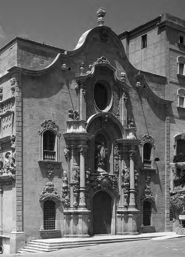 1 La façana de l església de la Cova de Sant Ignasi Sobre aquesta imatge indica els següents elements arquitectònics de la façana de l església: 1. Un alt basament sobre el qual reposen les columnes.
