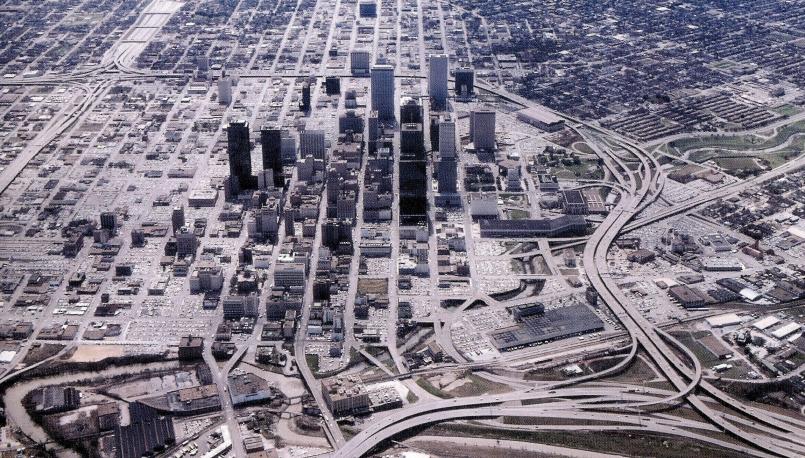 Houston: ejemplo de modelo de ciudad Sprawl basado en el uso del vehículo privado, con