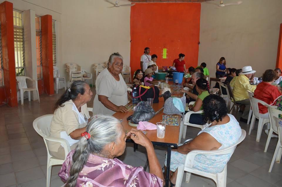 25 de septiembre La señora Lorena Zepeda de Abud, junto con el equipo del DIF Municipal, realizaron una visita al club de la tercera edad "Años Dorados", en donde se ofrecieron servicios de