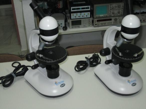 2 microscopios petrográficos.