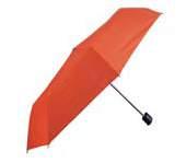 Paraguas bicolor tipo golf con mango de madera.