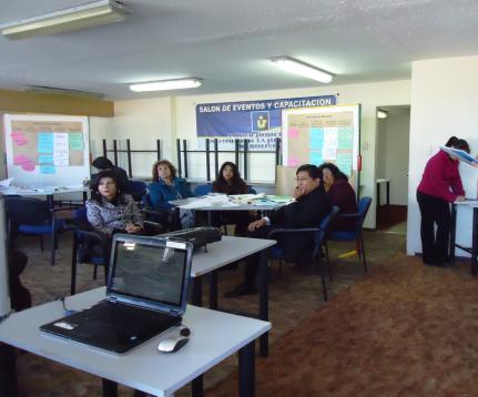 Foto: En el Taller organizado por el Instituto de la Judicatura de Bolivia, Juezas del Tribunal Departamental de Justicia de La Paz construyen participativamente el diagnóstico organizacional, el