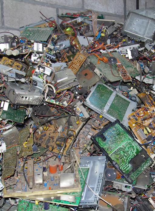 En la Argentina hay empresas que se dedican al reciclaje y reutilización de materiales electrónicos desechados.