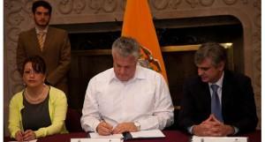 1. Noticia destacadas 1.1 PROGRAMA DE CANJE DE DEUDA CON ESPAÑA El Ministerio de Finanzas firmó convenios en el Programa de Canje de Deuda entre Ecuador y España por un monto de USD 12.