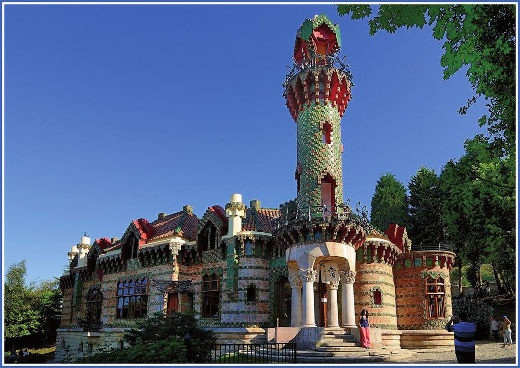 FOCUS EL «CAPRICHO» DE GAUDÍ ESTUDIANTES Sabías que la primera obra diseñada por Gaudí no está en Barcelona?